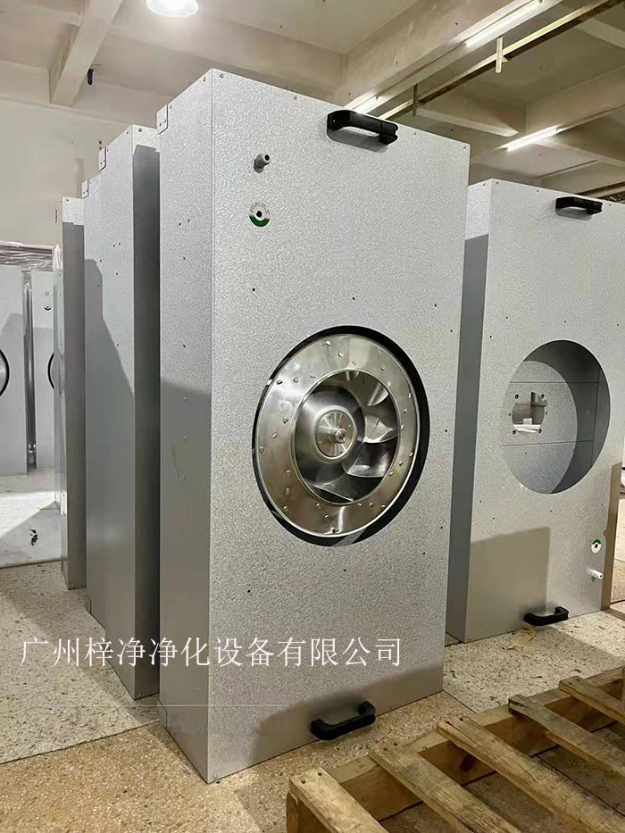 群控FFU是把幾十,幾百乃至上千臺(tái)FFU通過FFU監(jiān)控主機(jī)將其連接起來并進(jìn)行監(jiān)控。