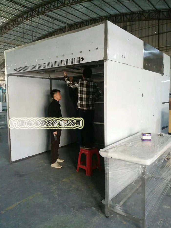 負(fù)壓稱(chēng)量房又稱(chēng)作負(fù)壓稱(chēng)量間、負(fù)壓稱(chēng)量室、負(fù)壓稱(chēng)量罩或負(fù)壓稱(chēng)量單元